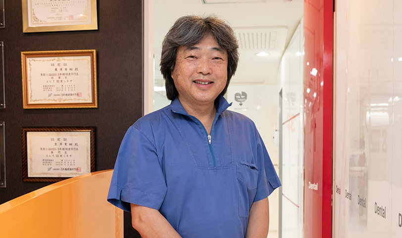 院長  歯学博士 粟澤 重樹